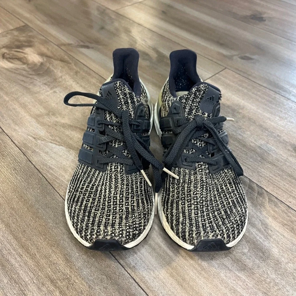Adidas Ultra Boost 4.0 Running Shoes Women's Size 7.5 or Men‎ 6 Knit Sneakers